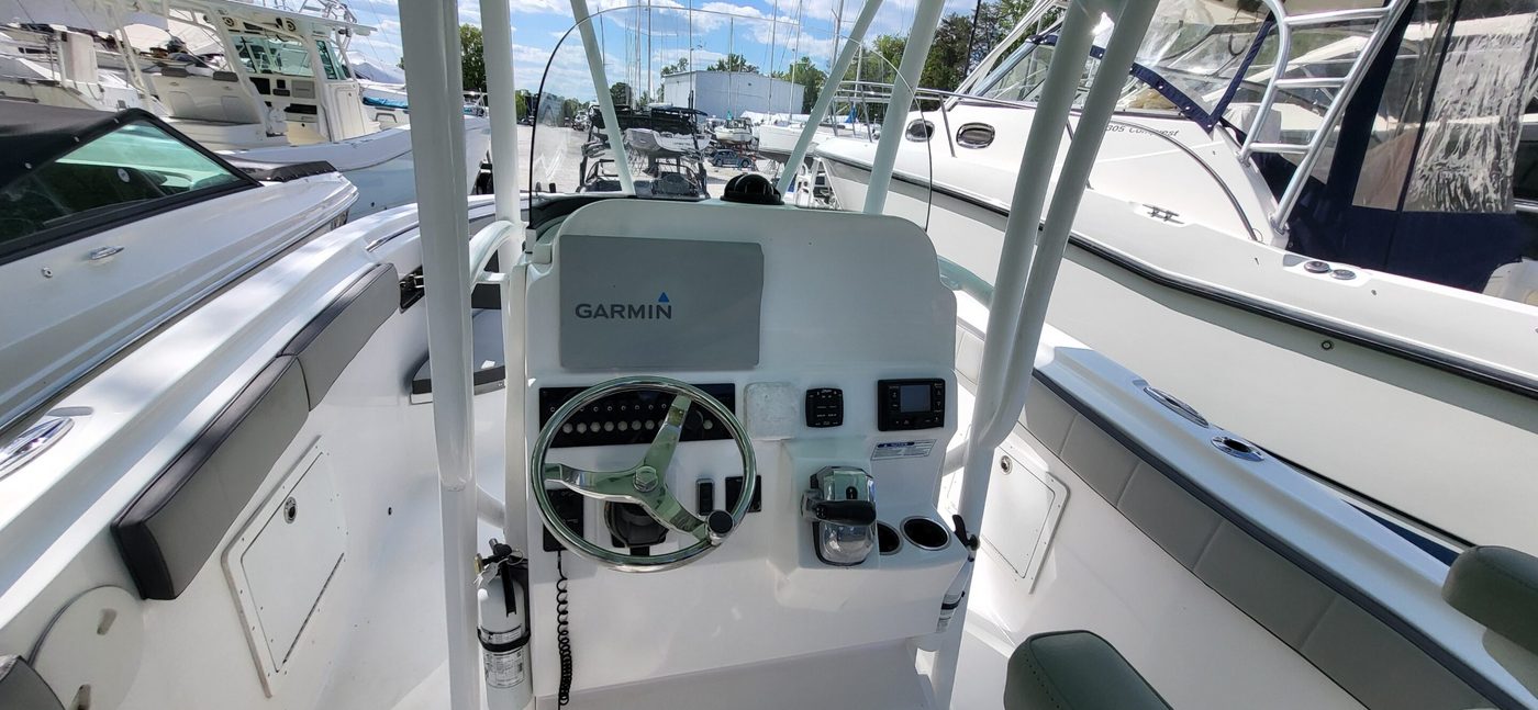 Puesto de mando del Aquasport 2500 Center Console de 2021